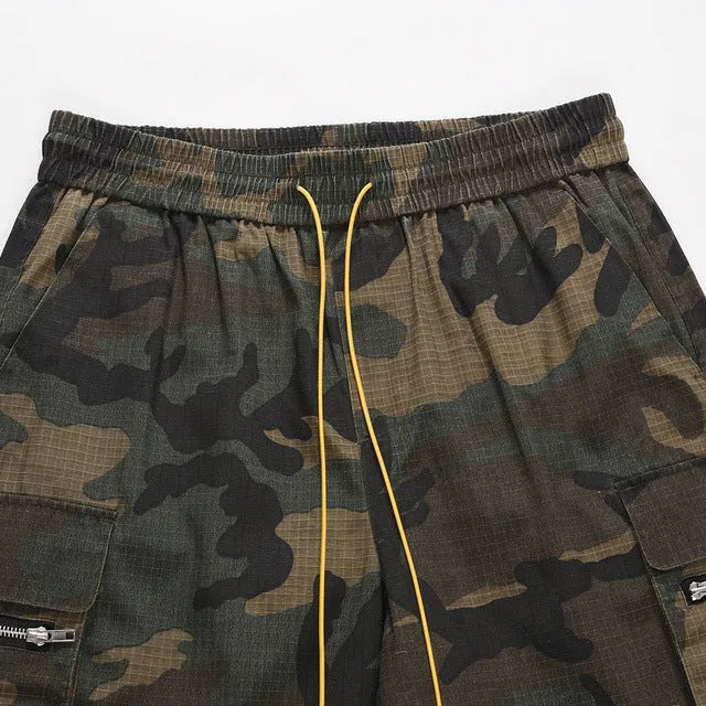 Men's cotton camouflage workwear shorts in green H215 with multi-bag pockets and loose fit