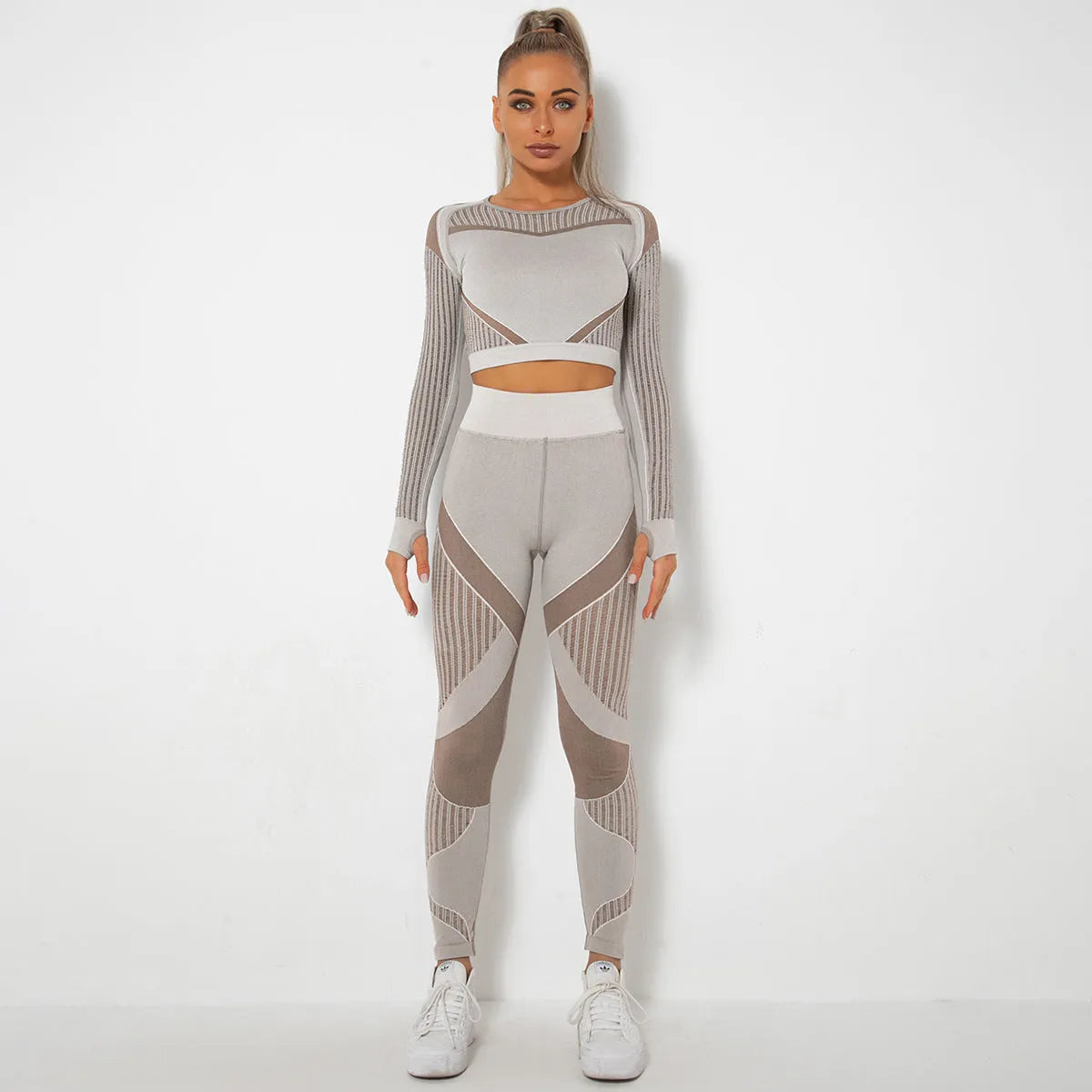 Seamless knitted long-sleeved yoga suit in nylon and spandex fabric
