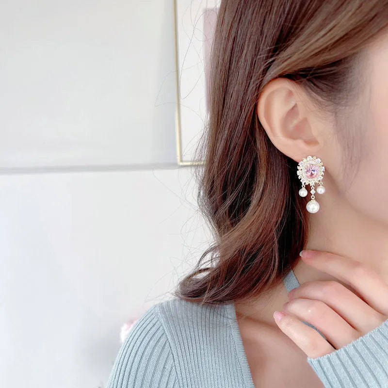 Oval-shaped geometric earrings with zircon inlay and pearl tassels in light purple colour
