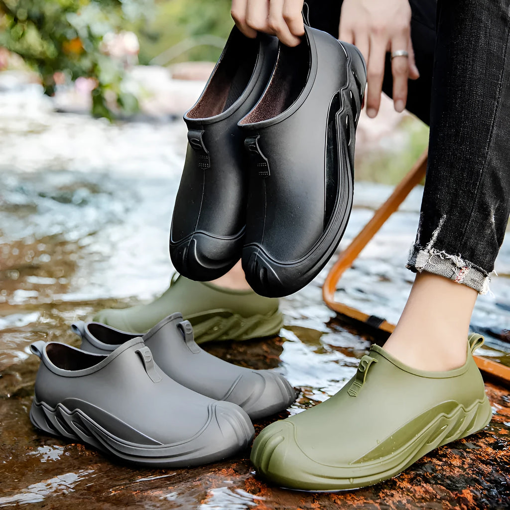 Men's solid colour plastic short rain boots in black, sizes 39-44