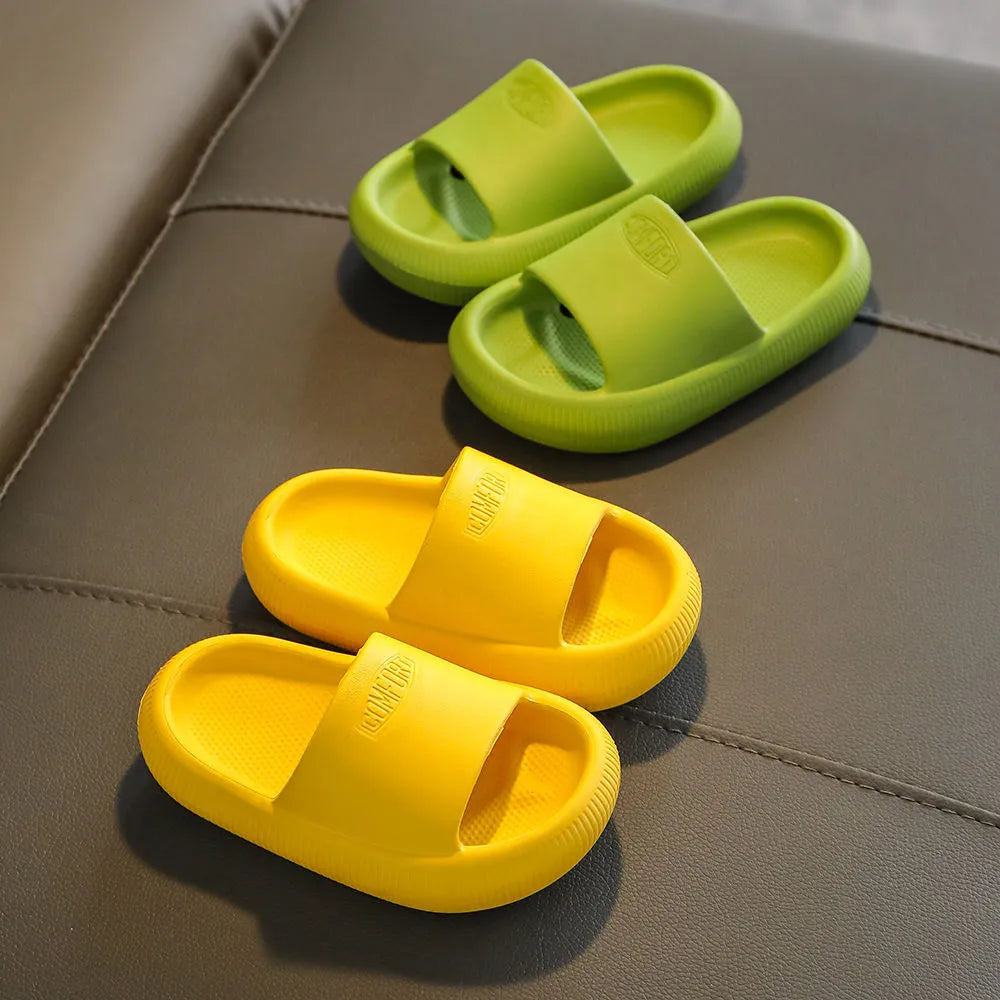 Children's EVA slippers with mixed colour upper and injection-moulded slip-resistant sole