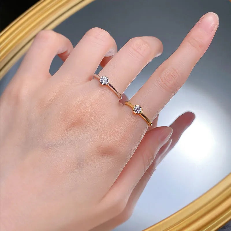 Crown-shaped silver ring with minimalist lines in R962 gold or platinum finish