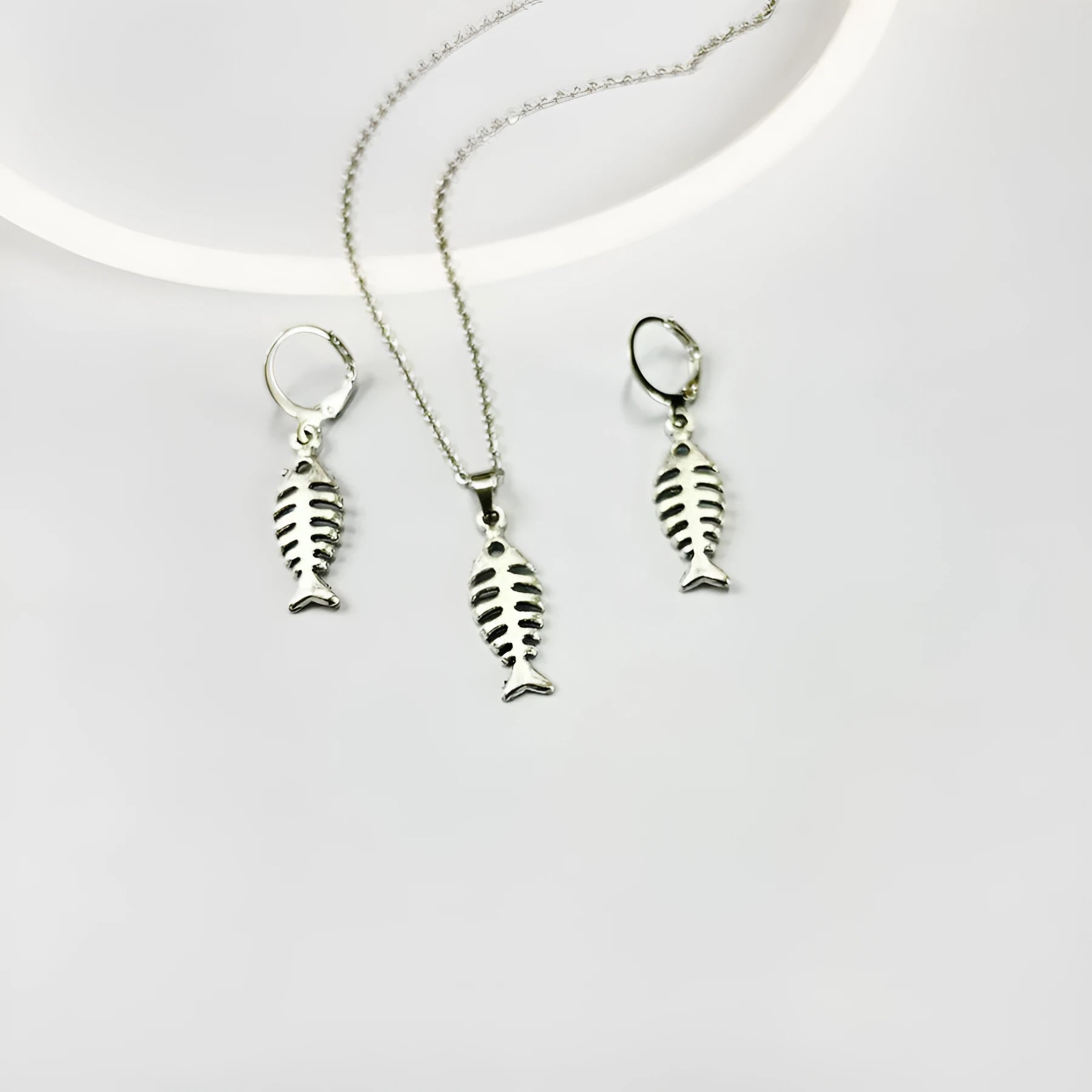 Fishbone pendant necklace and matching earrings set with adjustable O-shaped chain in retro style
