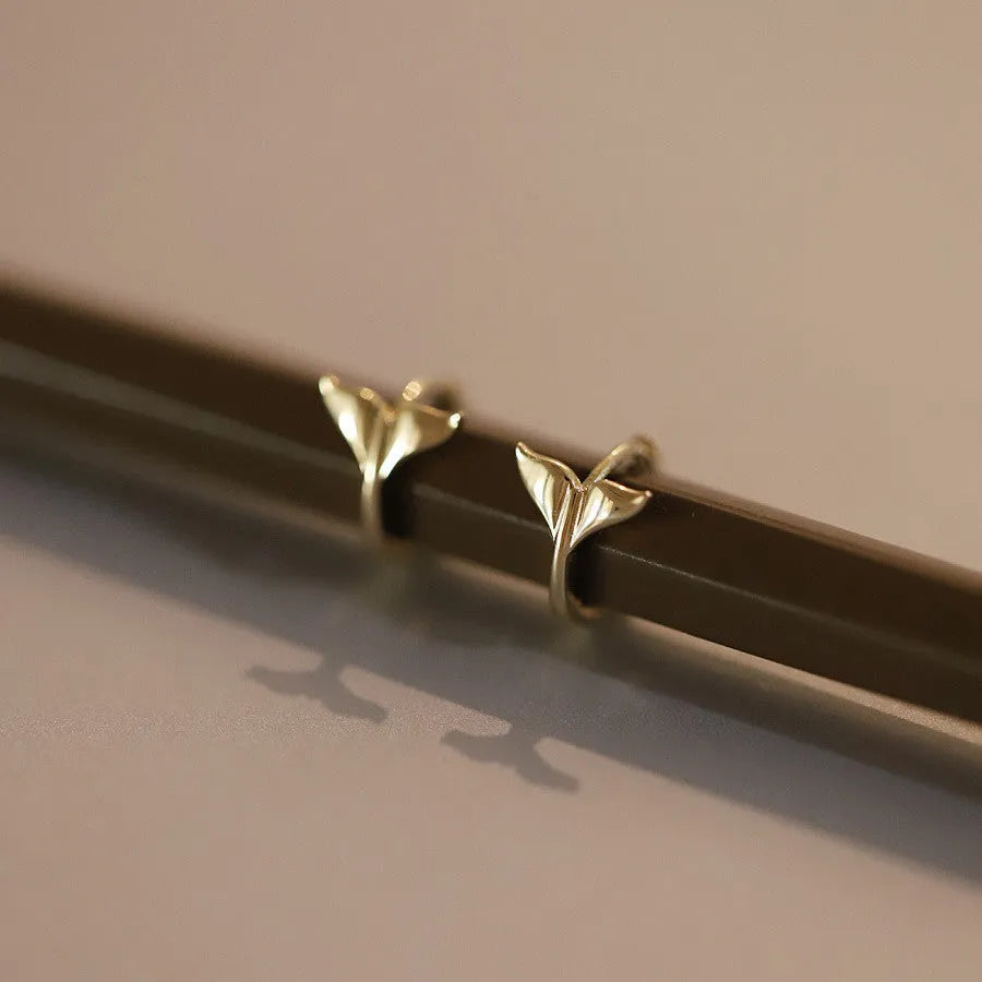 S925 sterling silver fishtail earrings with 14k gold plating in gold and white gold colours.