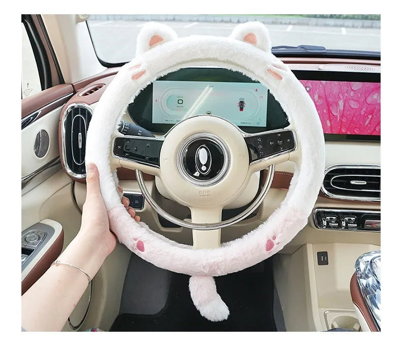 Plush steering wheel cover with embroidered animal design for 38cm diameter wheels
