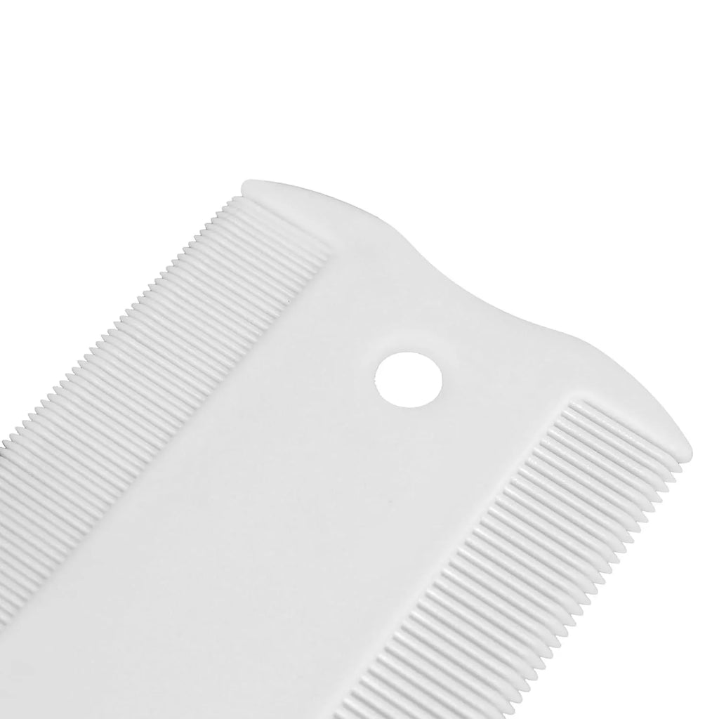 A double-sided plastic flea comb for pets with dense teeth, shown next to a ruler indicating its 5 cm length.