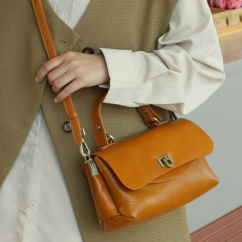 Women's retro genuine leather handbag in saddle shape, first layer cowhide, five colours including dark brown and black