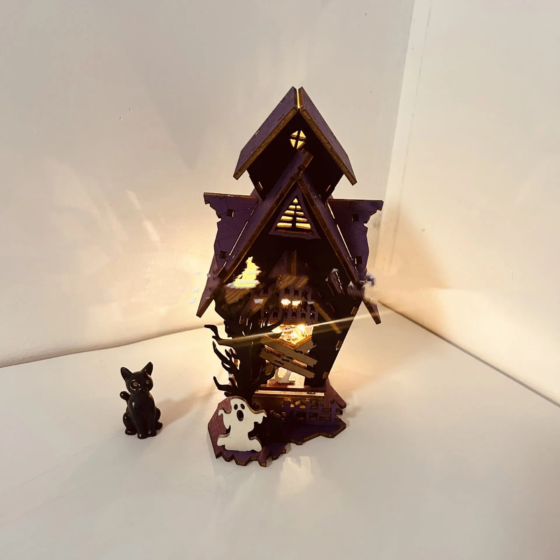 DIY wooden Halloween haunted house table decoration with luminous design and candlestick function