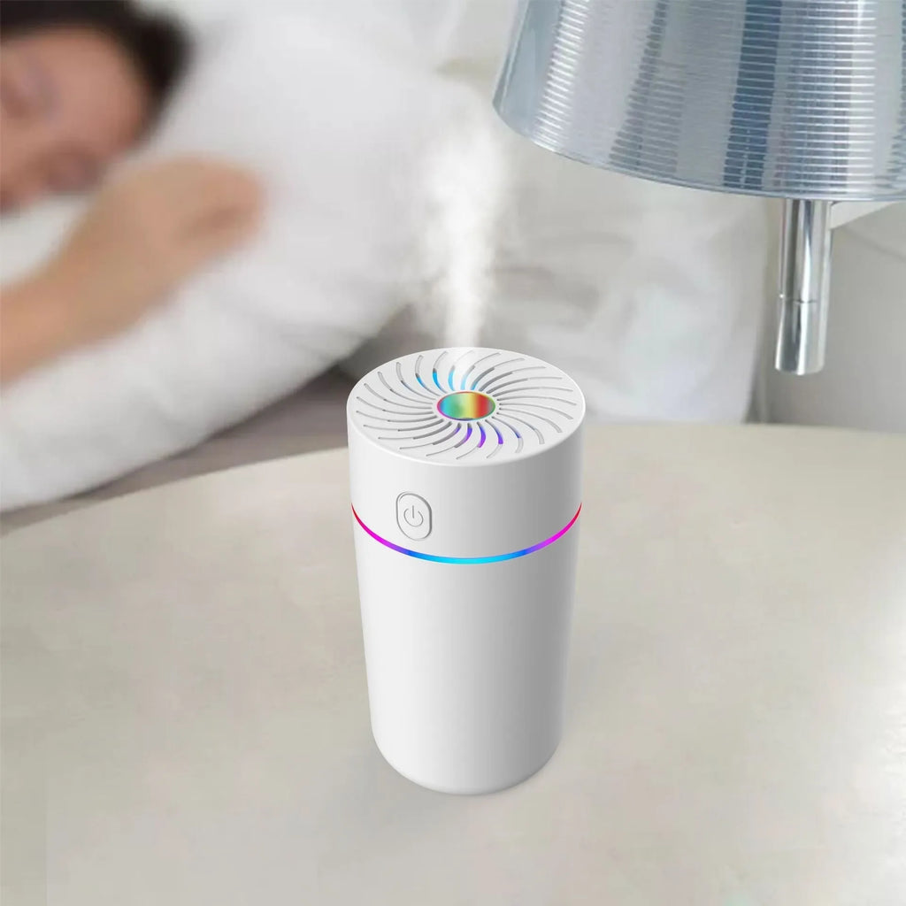 Car USB mini humidifier unit with aromatherapy function in black or white finish